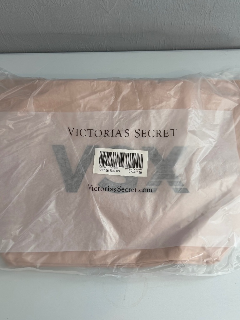 New! Victoria's Secret VSX Sport Pink Large Duffle Travel Bag in Pink/BeigeNew!